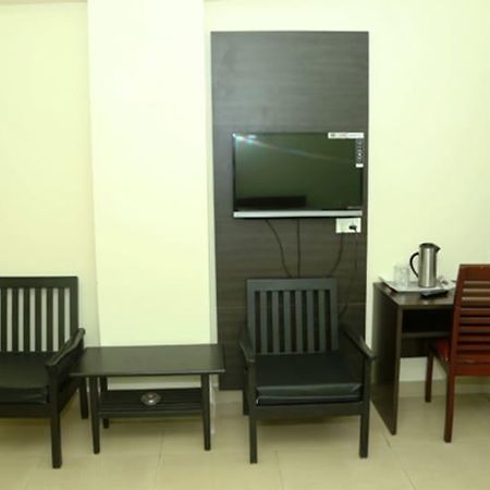 Sri Srinivasa Residency Hotell Kadapa Eksteriør bilde