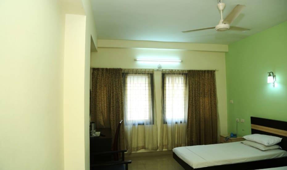 Sri Srinivasa Residency Hotell Kadapa Eksteriør bilde