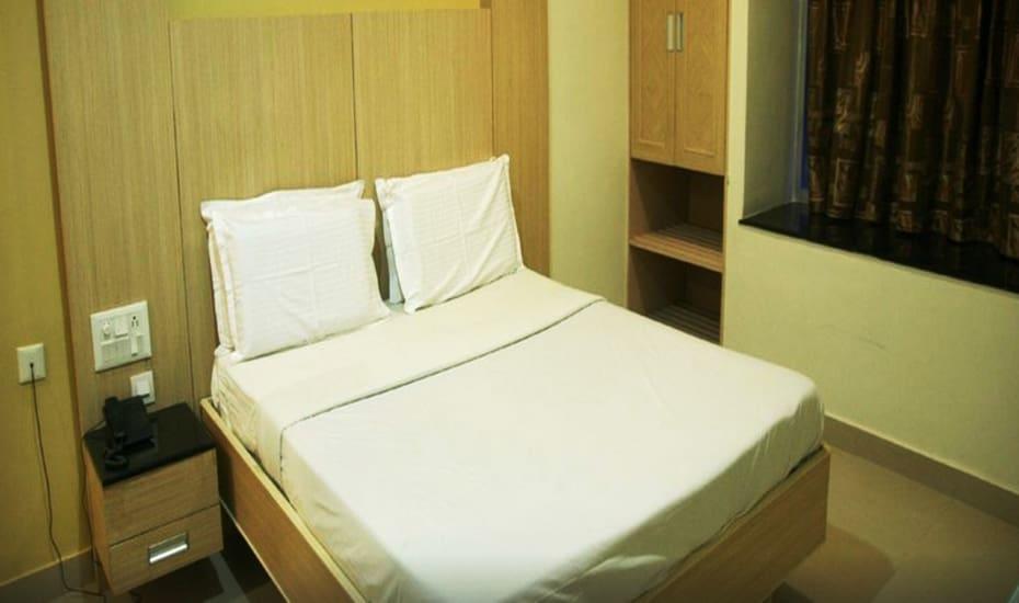 Sri Srinivasa Residency Hotell Kadapa Eksteriør bilde